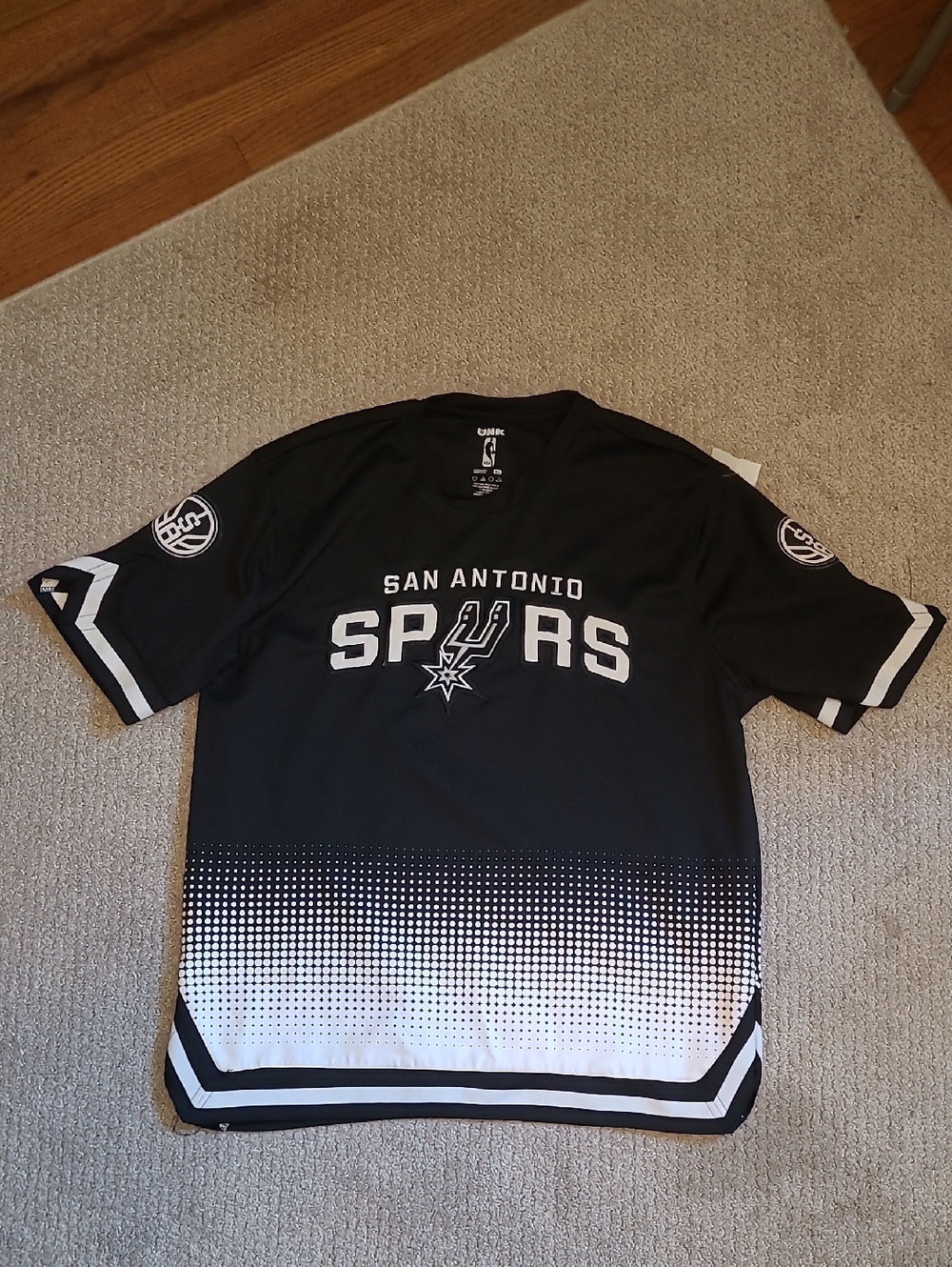 NBA UNK San Antonio Spurs Mens Large Jersey Short Sleeved